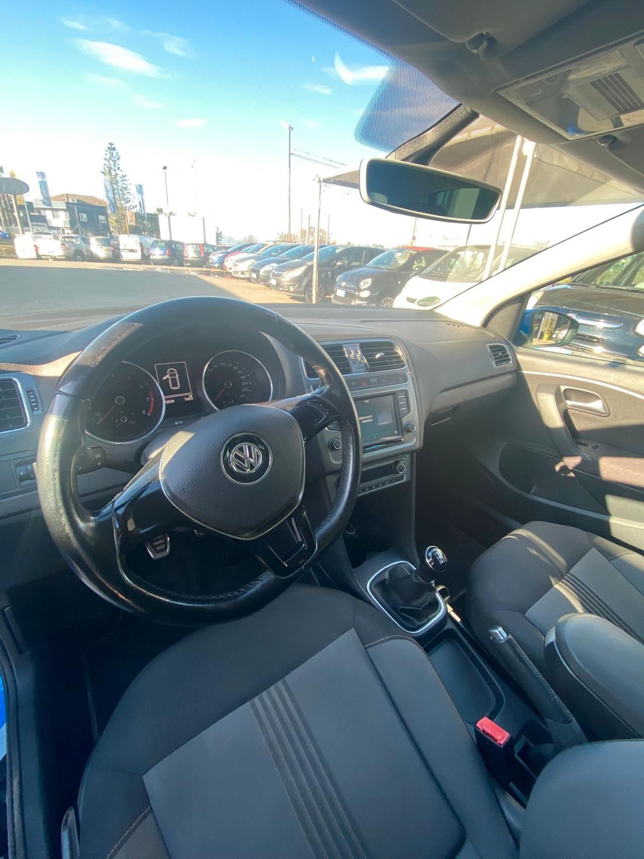 Volkswagen Polo 1.0 5A SERIE MPI 5P Bussines