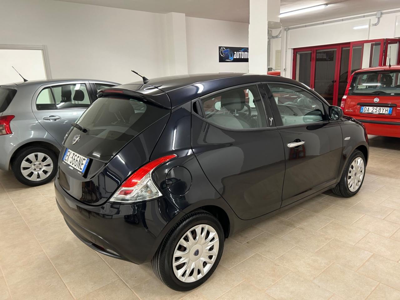 Lancia Ypsilon 1.2 69 CV 5 porte Silver