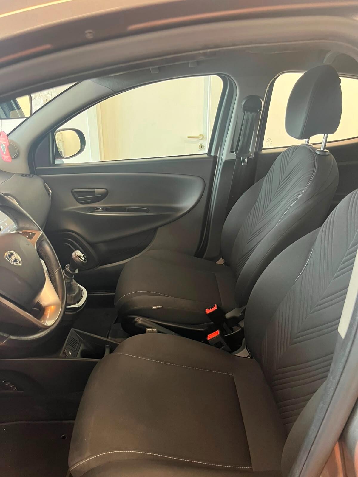 Lancia Ypsilon 1.0 FireFly 5 porte S&S Hybrid Gold Plus