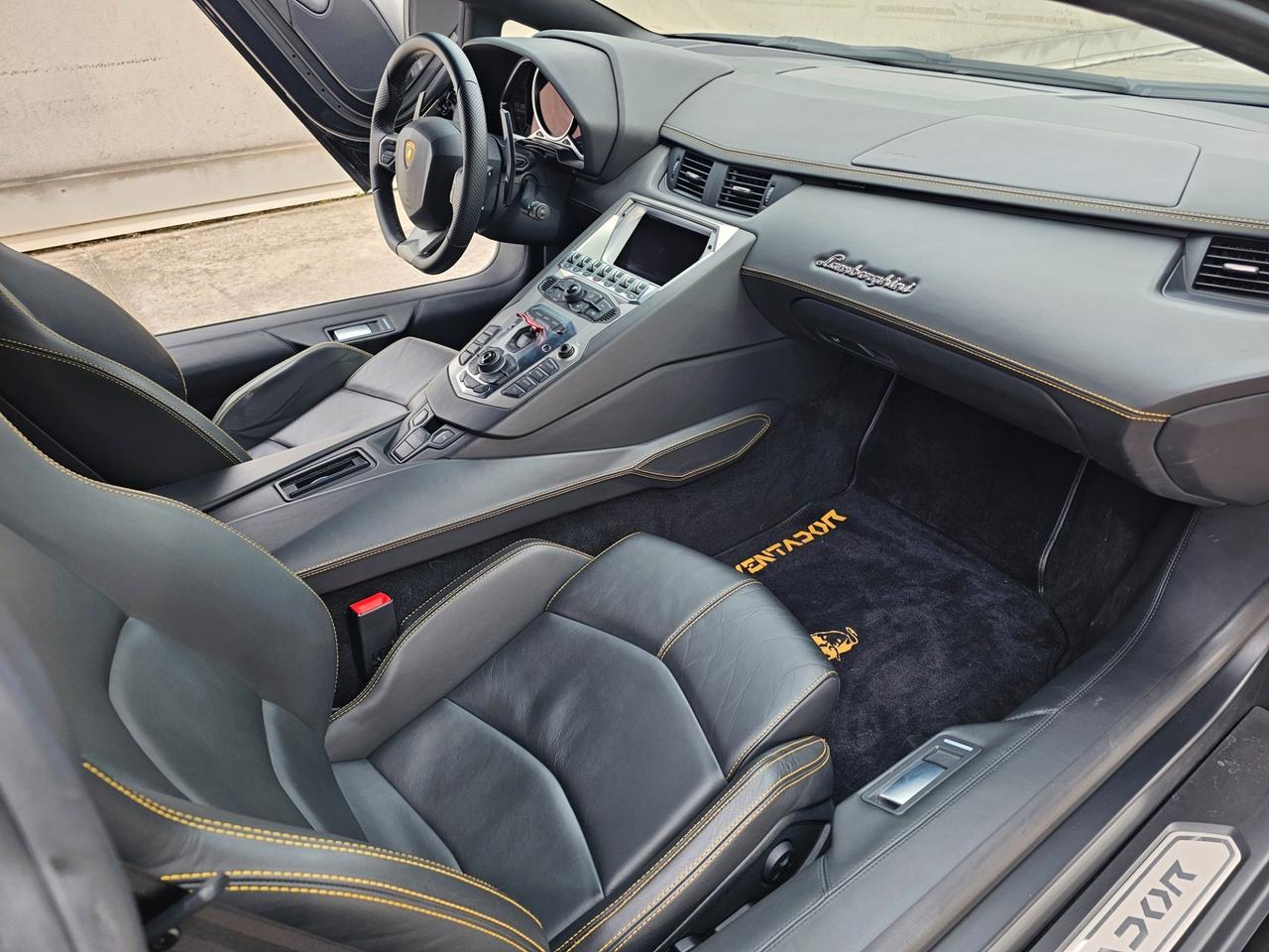 Lamborghini Aventador 6.5 V12 LP700-4