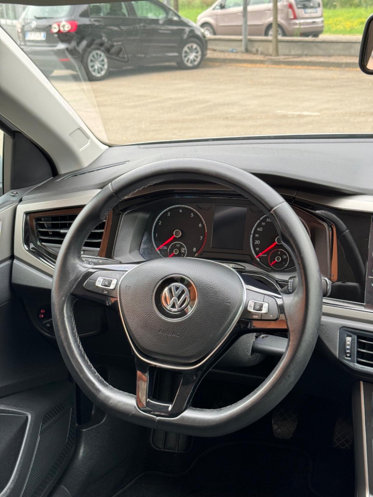 Volkswagen Polo 1.0 TGI 5p. R Line si neopatentati