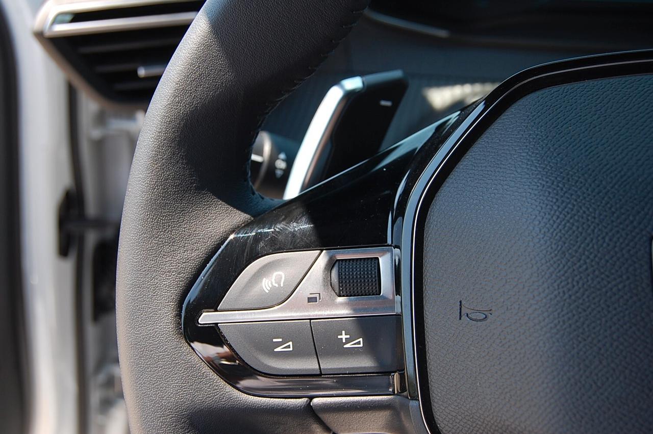 Peugeot 2008 Hybrid 136 e-DCS6 Active