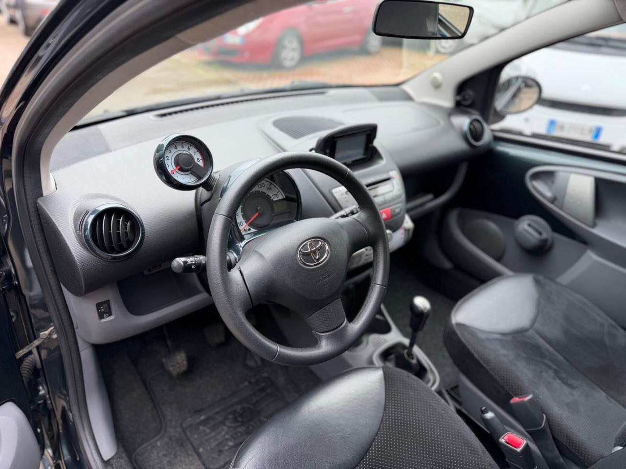 Toyota Aygo 1.0 5 porte Now Connect KM CERTIFICATI