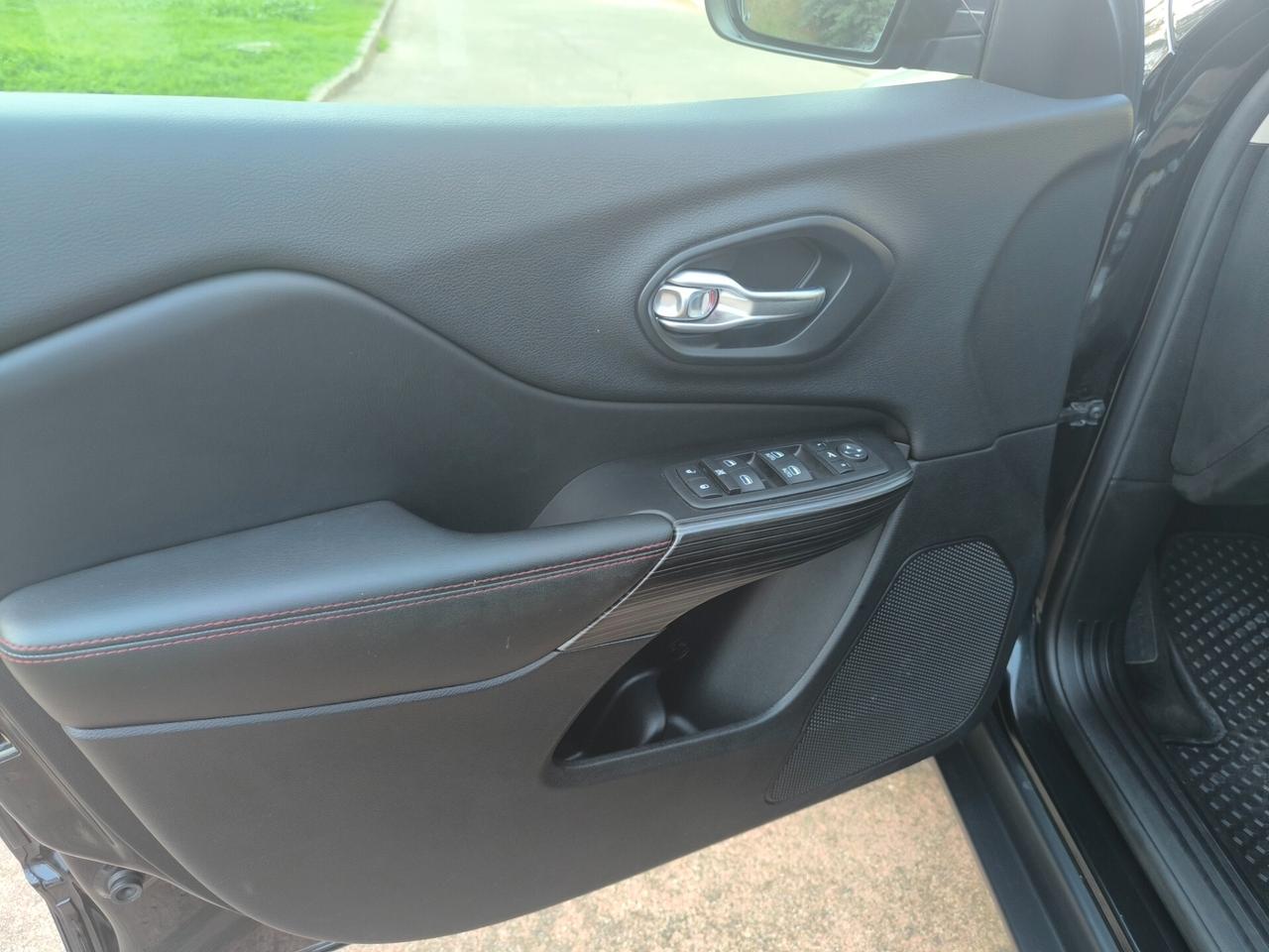 Jeep Cherokee 3.2 V6 Pentastar 4WD Active Drive Lock Trailhawk