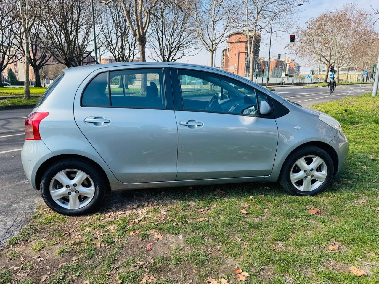 Toyota Yaris 1.3 5 porte Sol