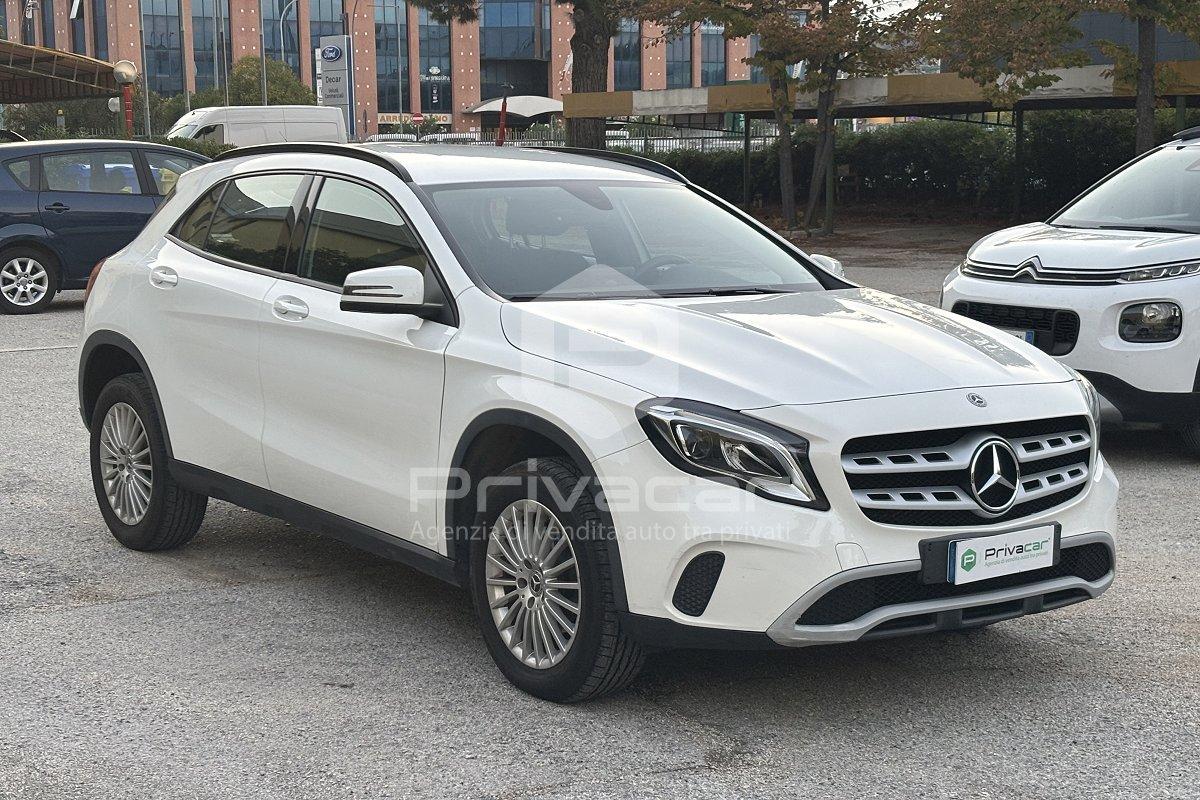 MERCEDES GLA 200 d Automatic Business