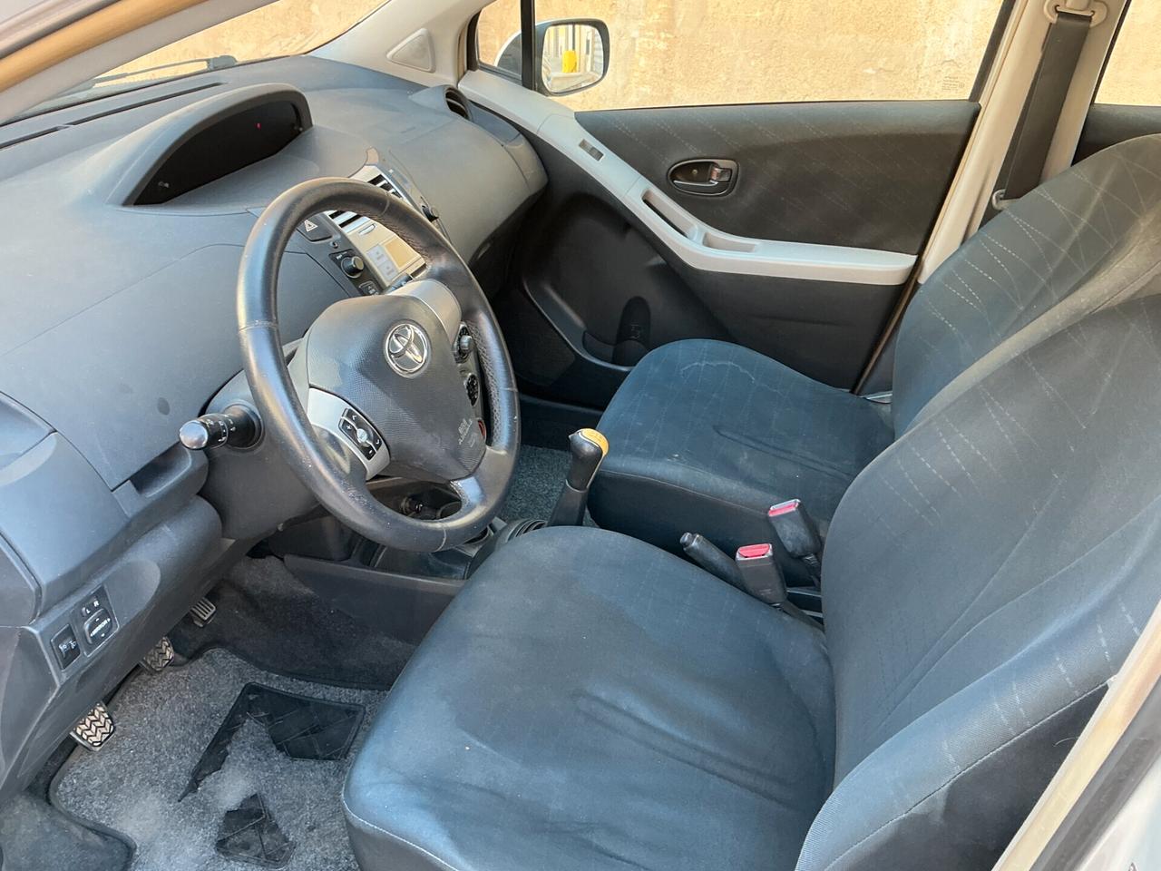 Toyota Yaris 1.0 5 porte Sol