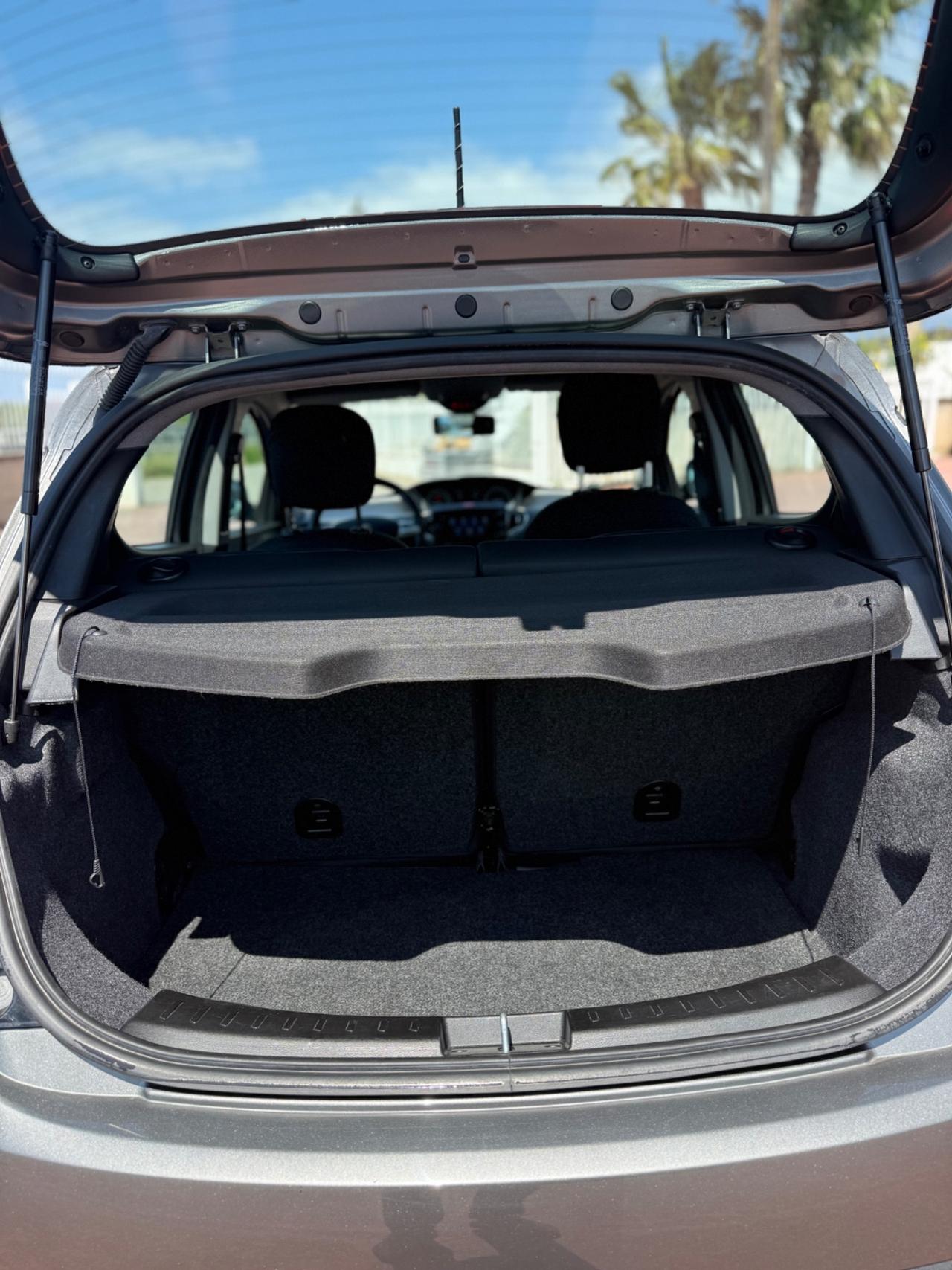 Lancia Ypsilon 1.0 Hybrid 69cv