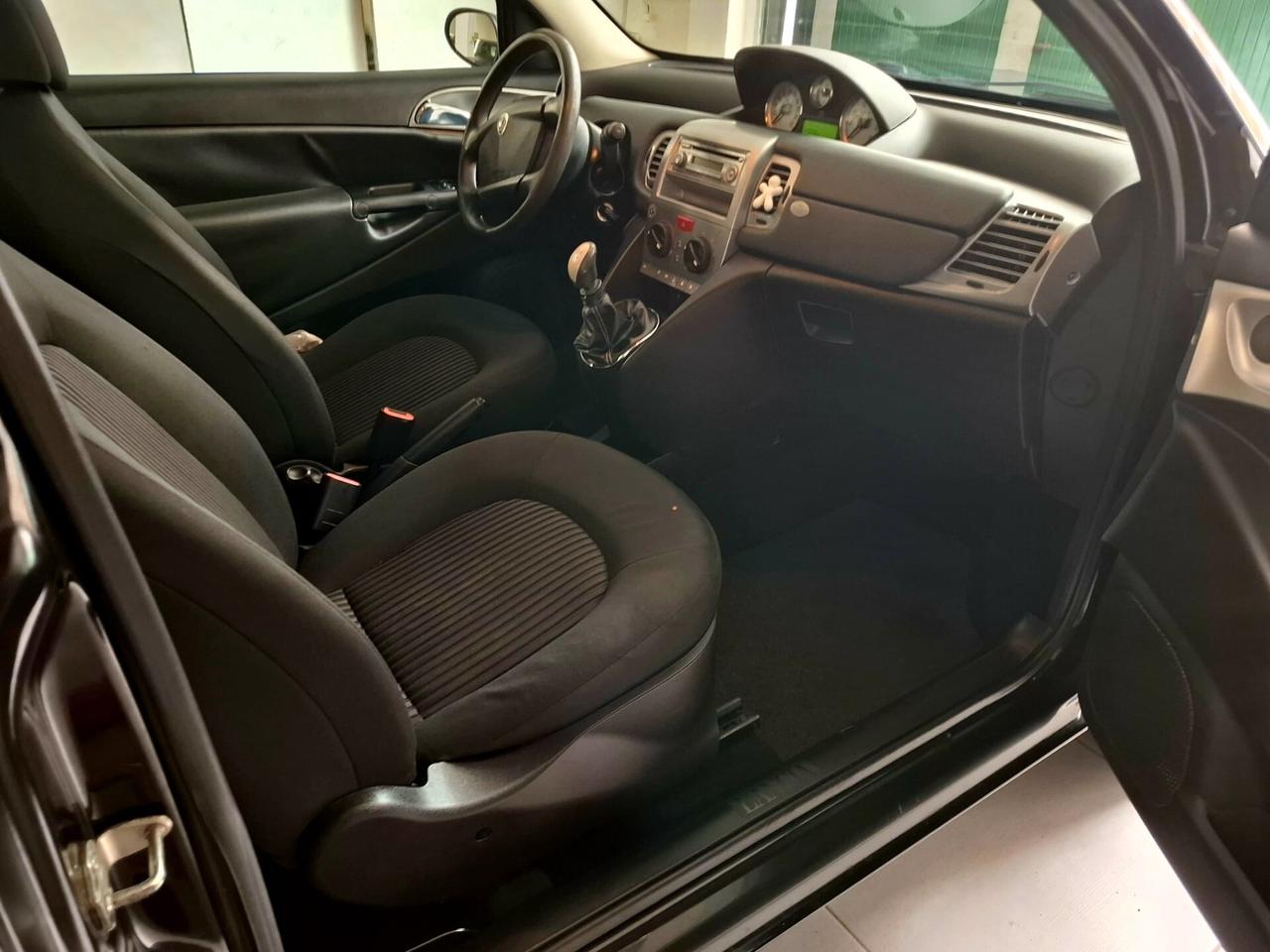 Lancia Ypsilon 1.4 Argento
