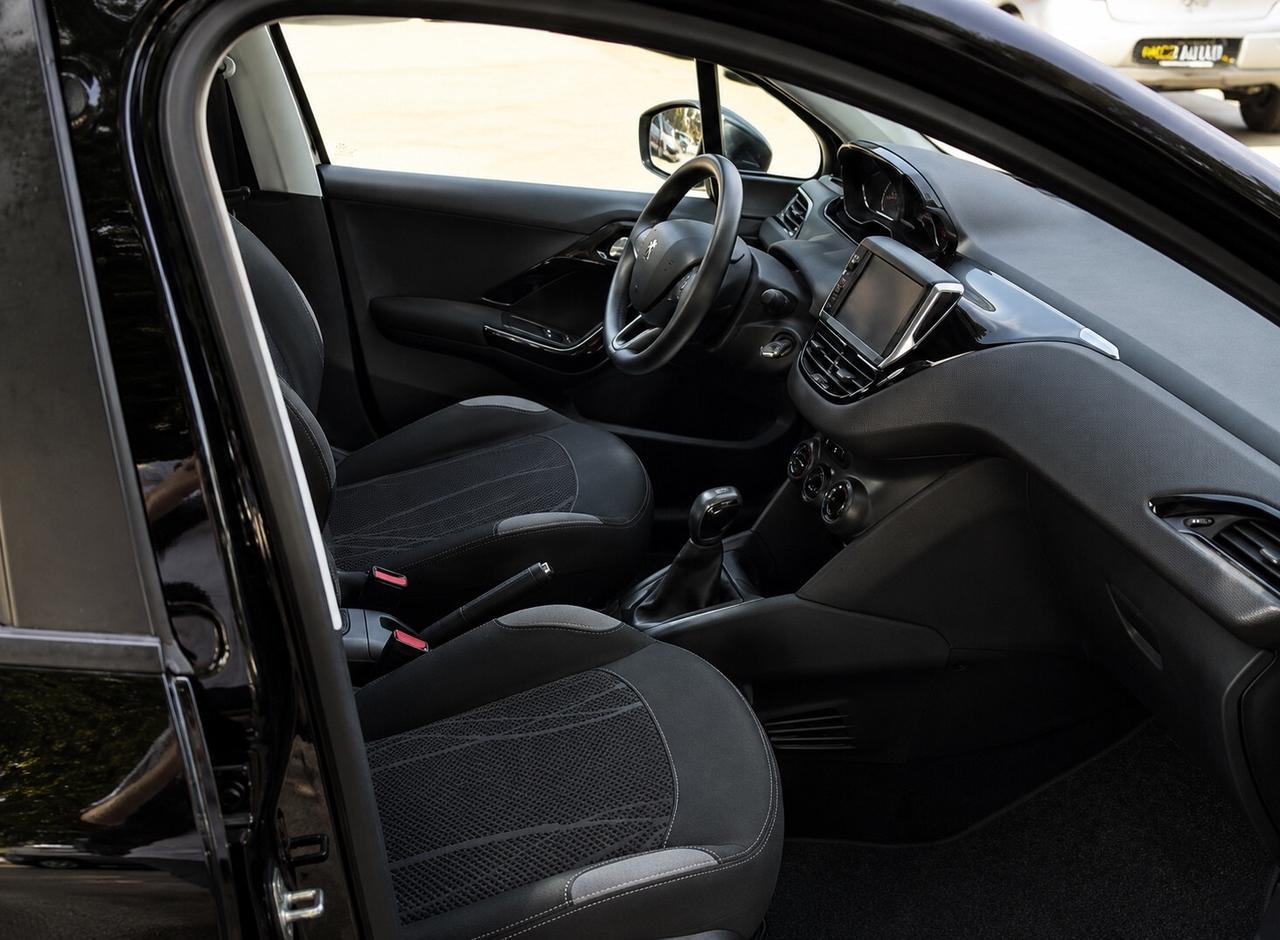 Peugeot 208 Ok neopatentati Unico proprietario