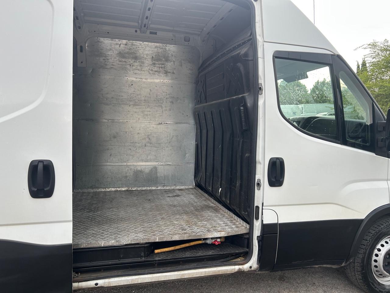 Iveco Daily 35S14V 2.3 Diesel 2021
