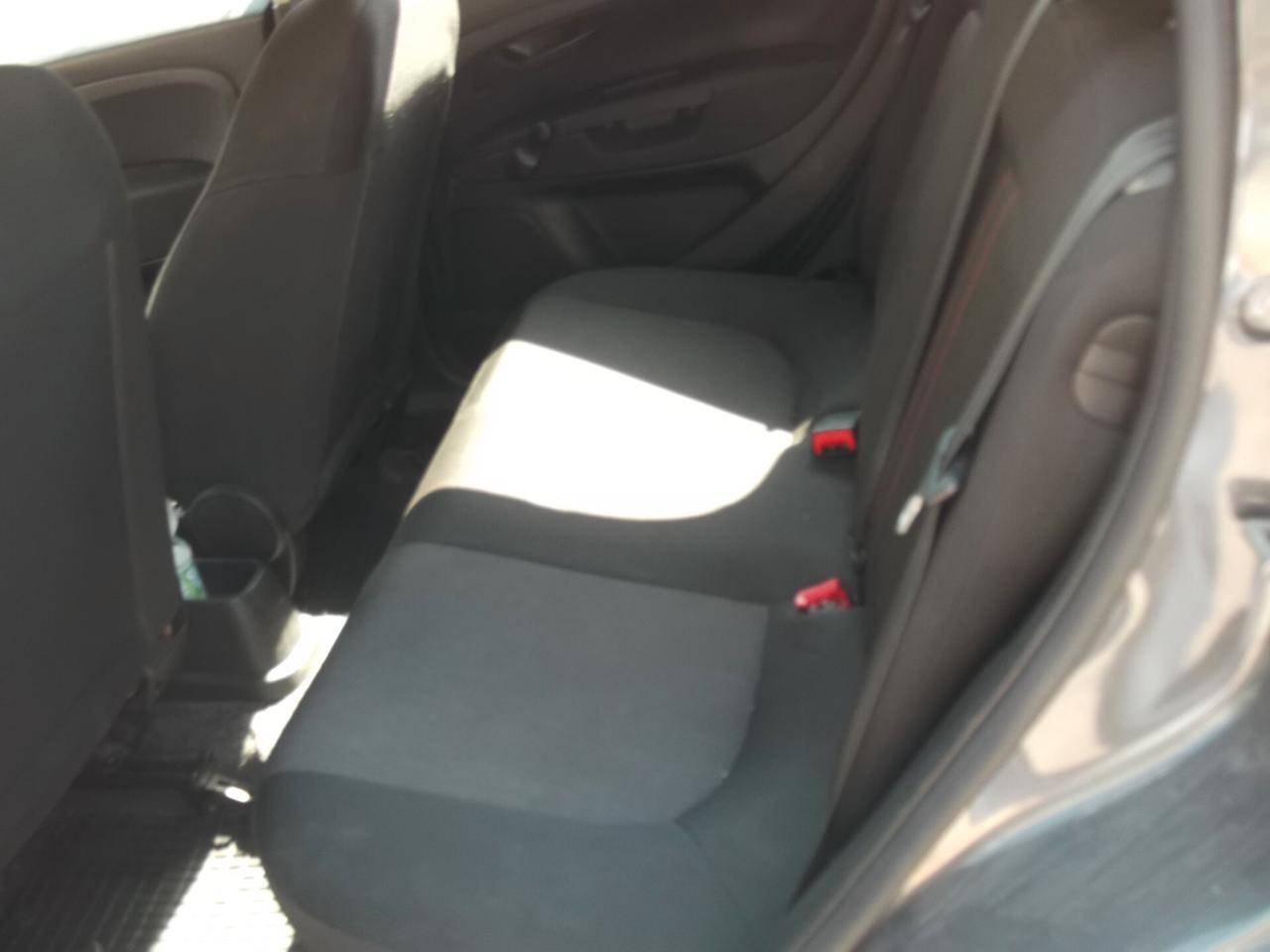 Fiat Punto 1.4 8V 5 porte Natural Power Easy - 01