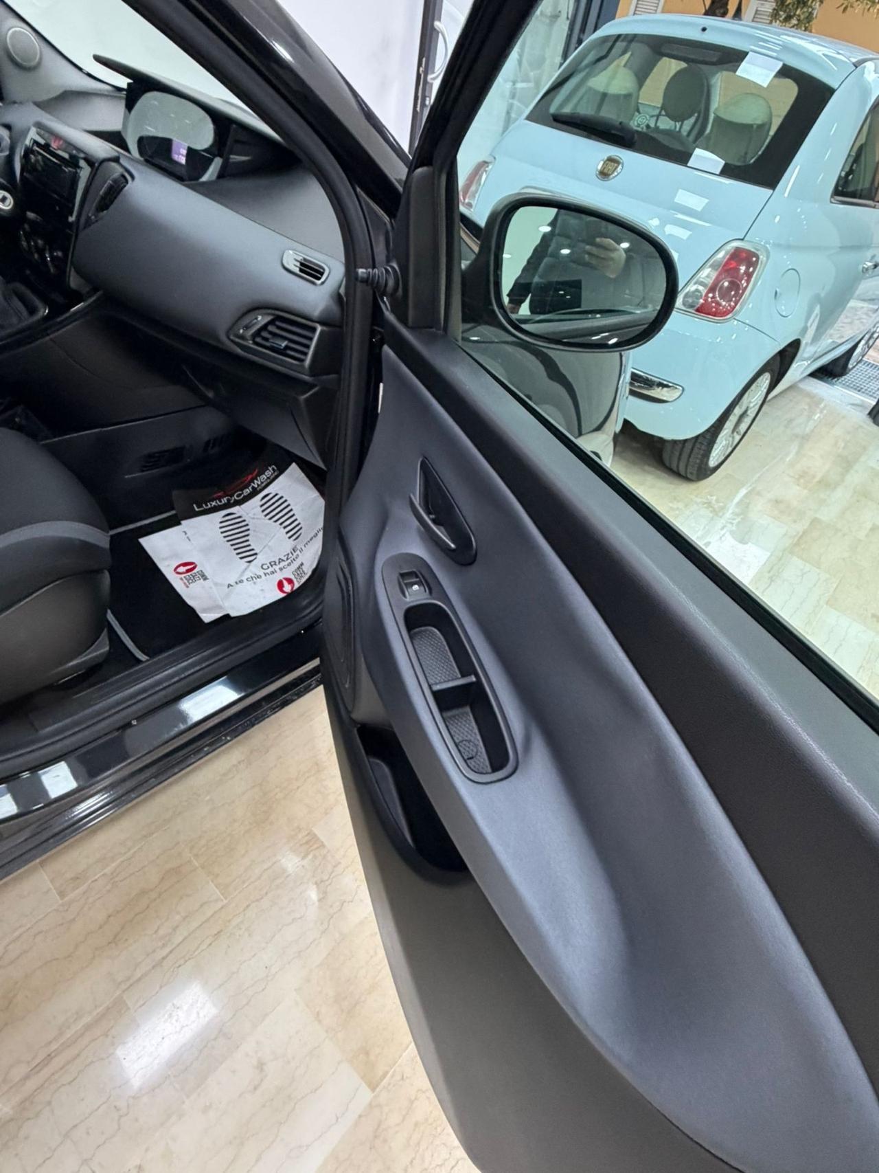 Lancia Ypsilon 1.2 69 CV 5 porte Silver