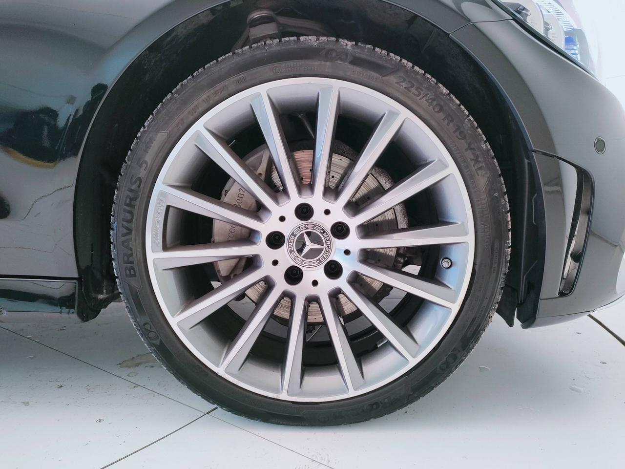 Mercedes-Benz Classe C-C205 2018 Coupe - C Coupe 220 d Premium 4matic auto