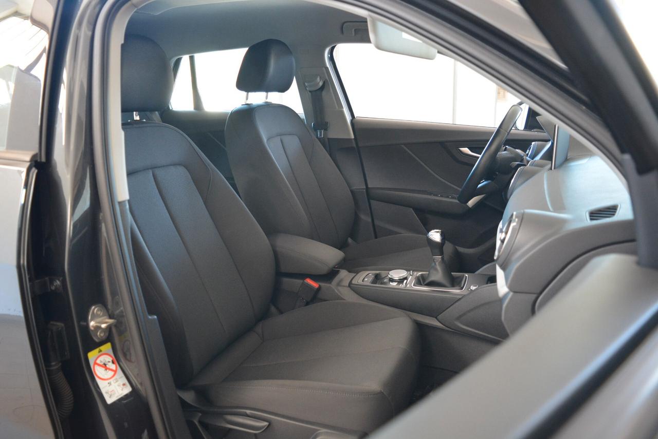 Audi Q2 30 TFSI Business telecamera