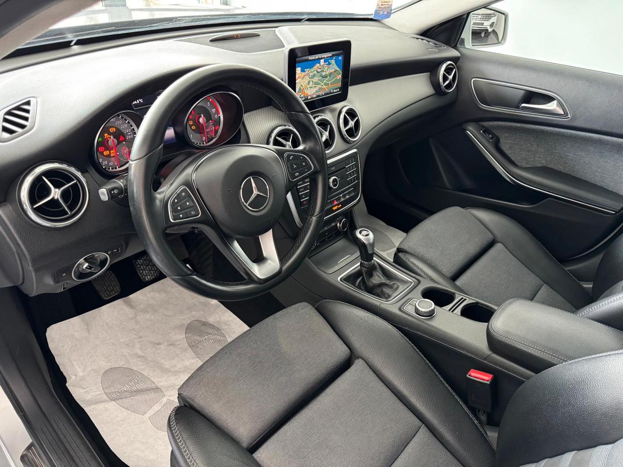 Mercedes-Benz GLA 200 d Sport Navi Pelle Pdc Retrocamera Uniprop