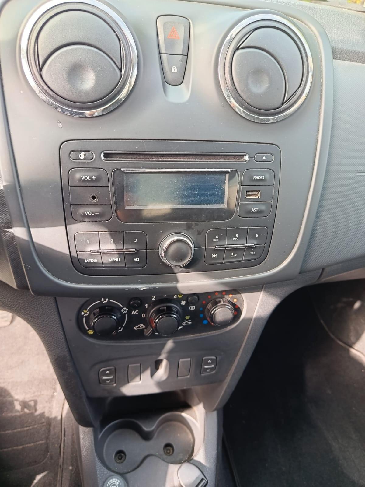 Dacia Sandero 1.2 75CV