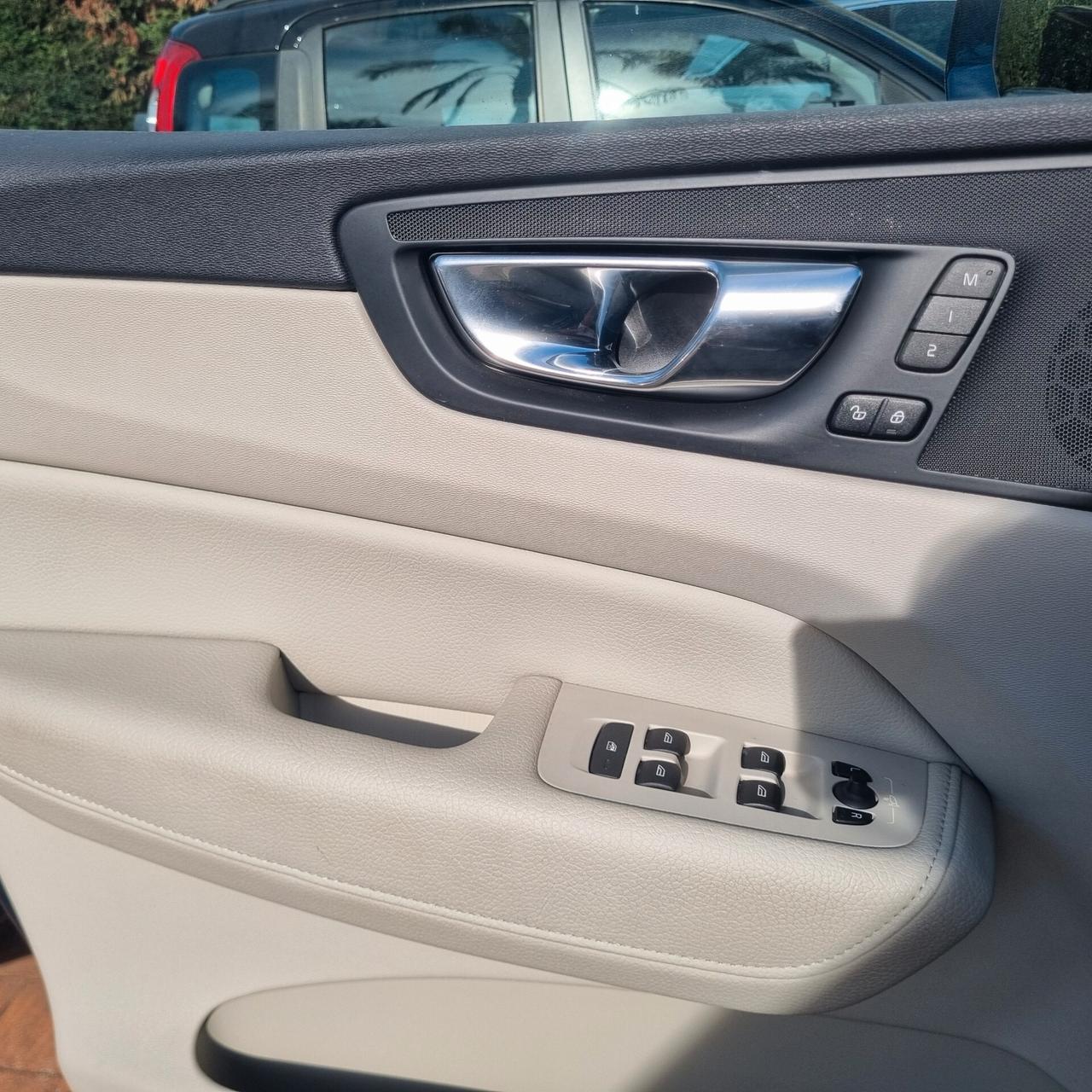 Volvo XC 60 XC60 B4 (d) AWD Geartronic Inscription