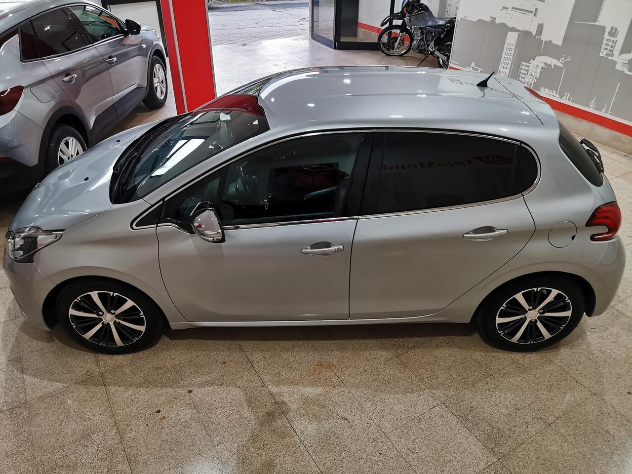 Peugeot 208 BlueHDi 75 5 porte Allure