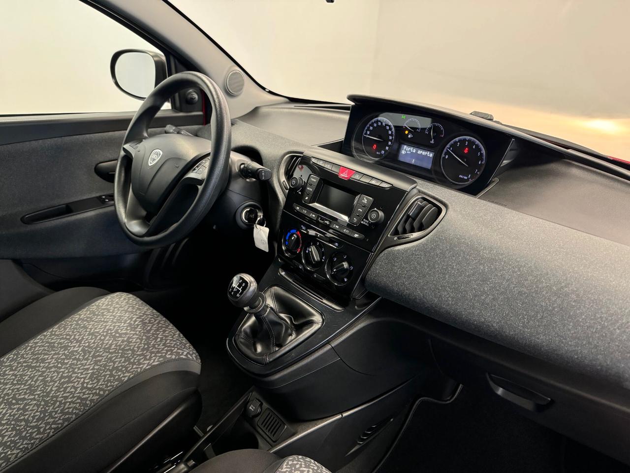 Lancia Ypsilon 1.2 69 CV 5 porte Elefantino 63.000 KM NEOPATENTATI