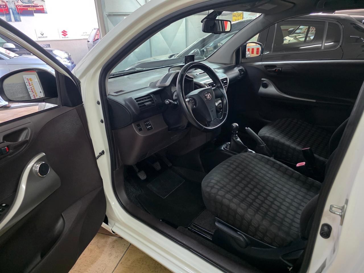 Toyota iQ 1.0 Lounge