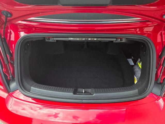 VOLKSWAGEN Maggiolino Cabrio 2.0 TDI Sport 6 marce FARI LED