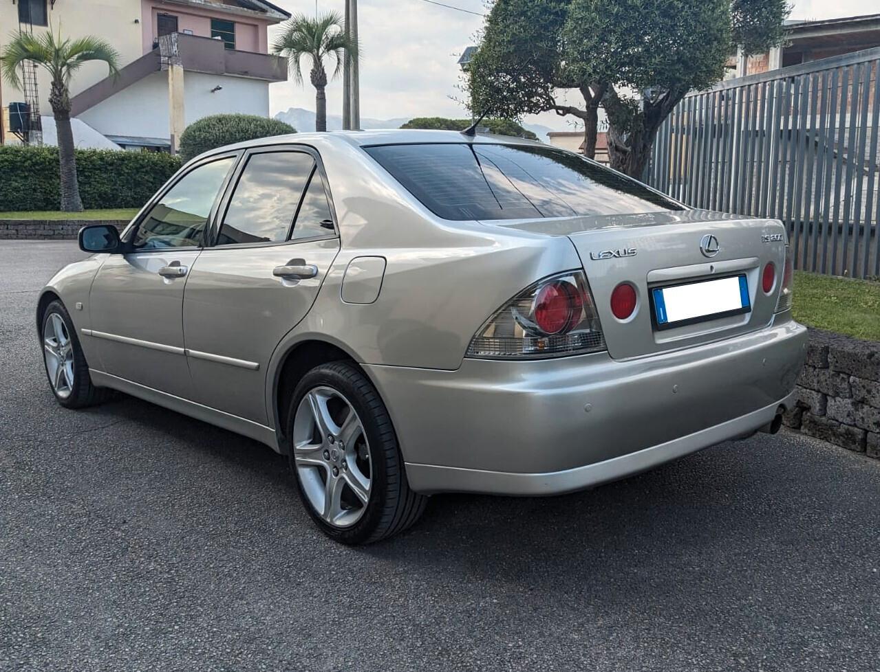 Lexus IS 200 2.0 Silver auto