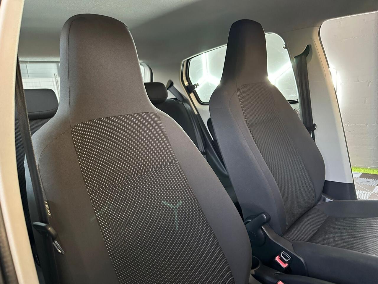 Volkswagen up! 1.0 5p. R-line