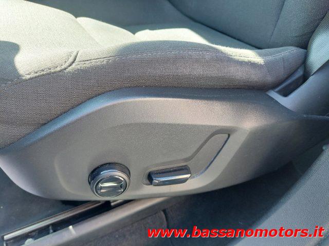 VOLVO XC60 B4 (d) AWD Geartronic Momentum Pro PROMO PRIMAVERA