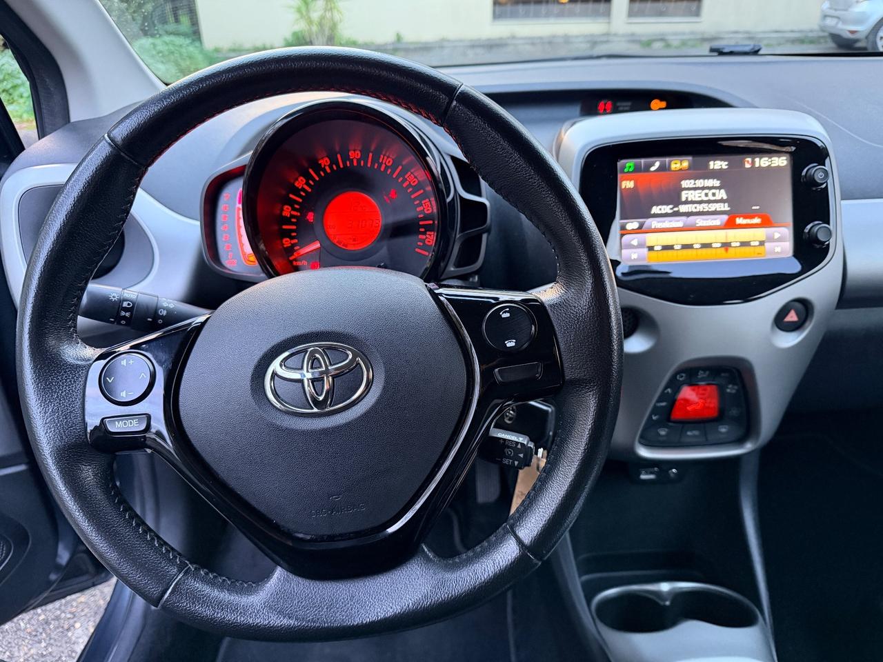 Toyota Aygo 1.0 VVT-i 69 CV 5 porte x-business