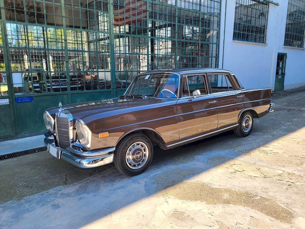 Mercedes-benz 220 Sb W111 "Codine" "Heckflosse " "Fintail" - 1965