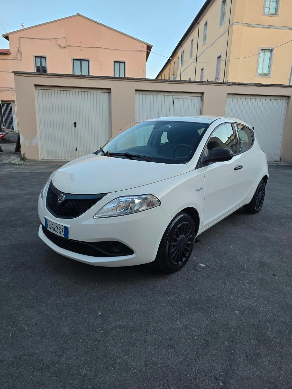Lancia Ypsilon 1.2 69 CV 5 porte metano Ecochic Platinum