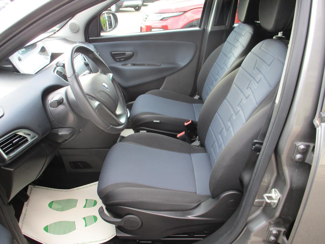 Lancia Ypsilon 1.0 FireFly 5 porte S&S Hybrid Platino