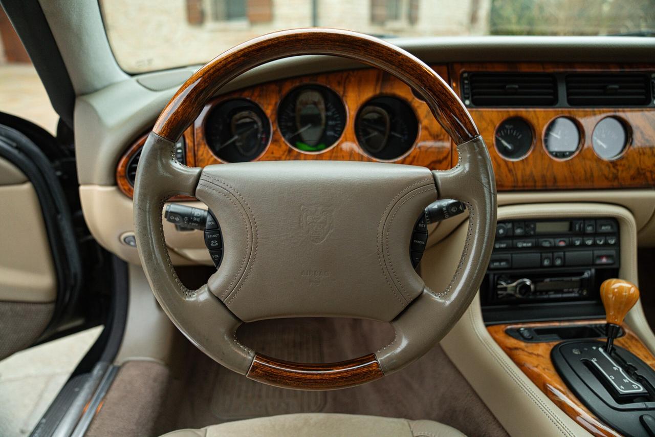 Jaguar XK 8 QDV CABRIOLET - JAG00083