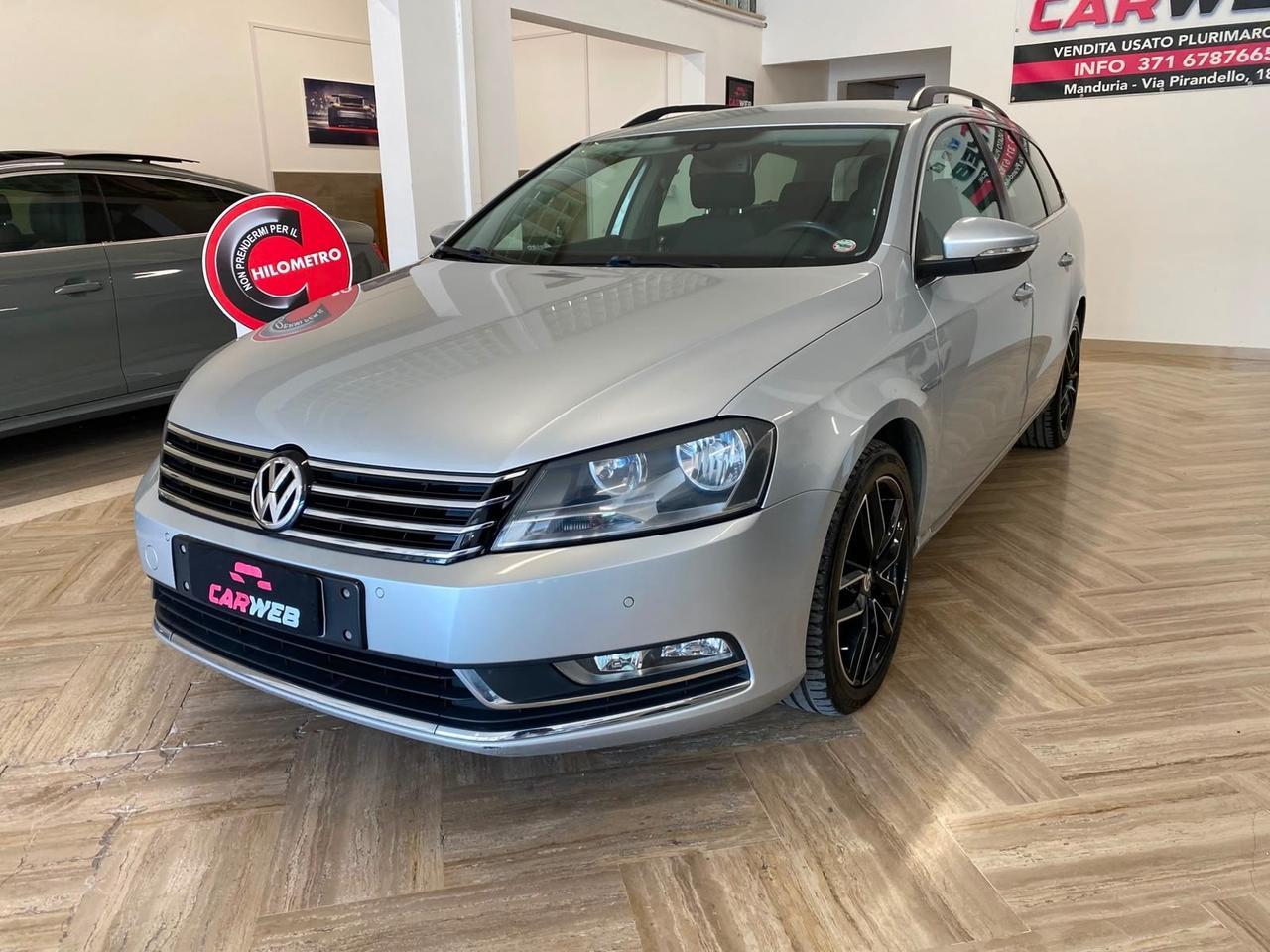 VOLKSWAGHEN PASSAT 1.6 TDI Highline NAVY 2014