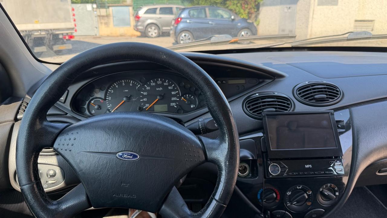 Ford Focus 1.8i 16V cat SW Ghia