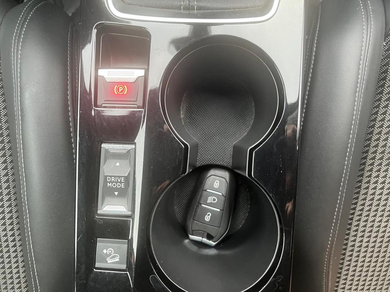Peugeot 2008 gt line-1.5 hdi - km 57000-2020