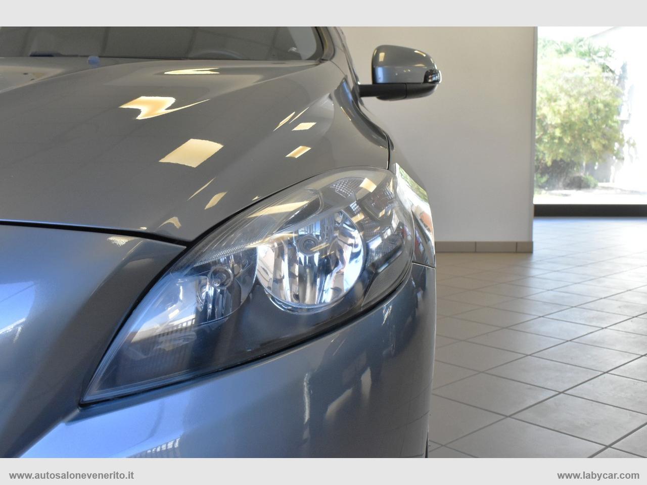 VOLVO V40 D2 1.6 Summum