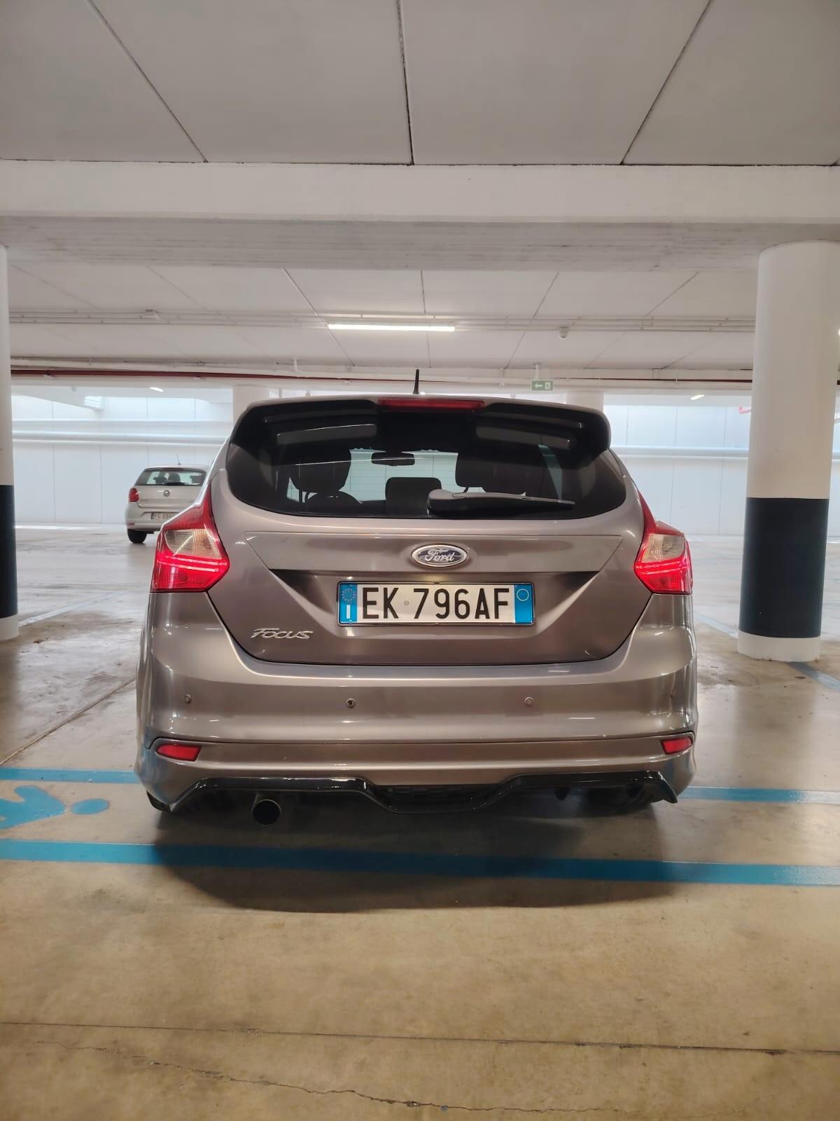 Ford Focus look ST LINE