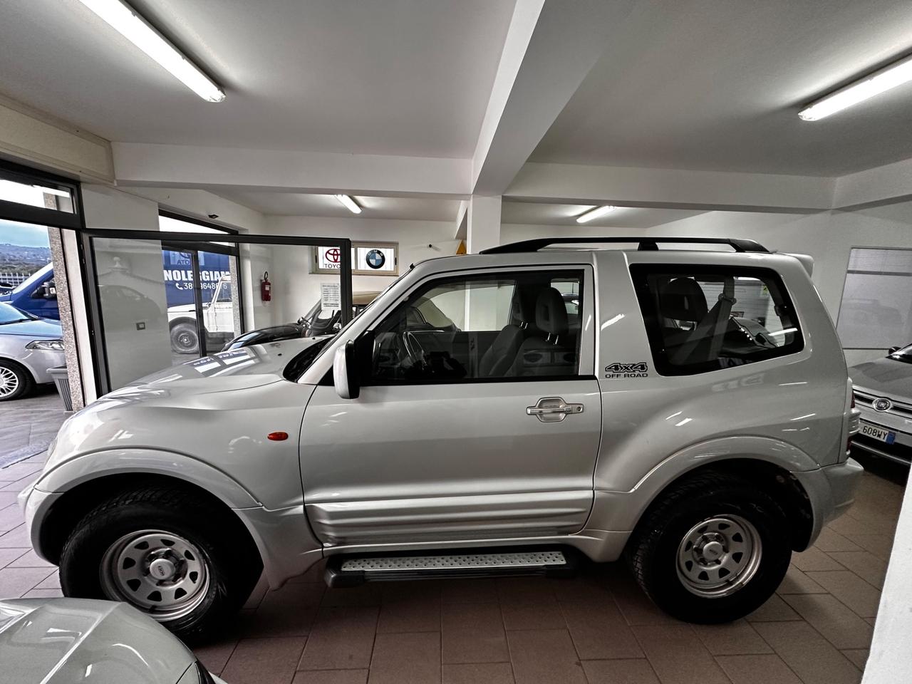 Mitsubishi Pajero 2.5 TDI 3p. GLS1
