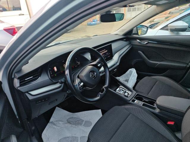 SKODA Octavia 2.0 TDI EVO SCR DSG Wagon Executive Navi LED UniPr