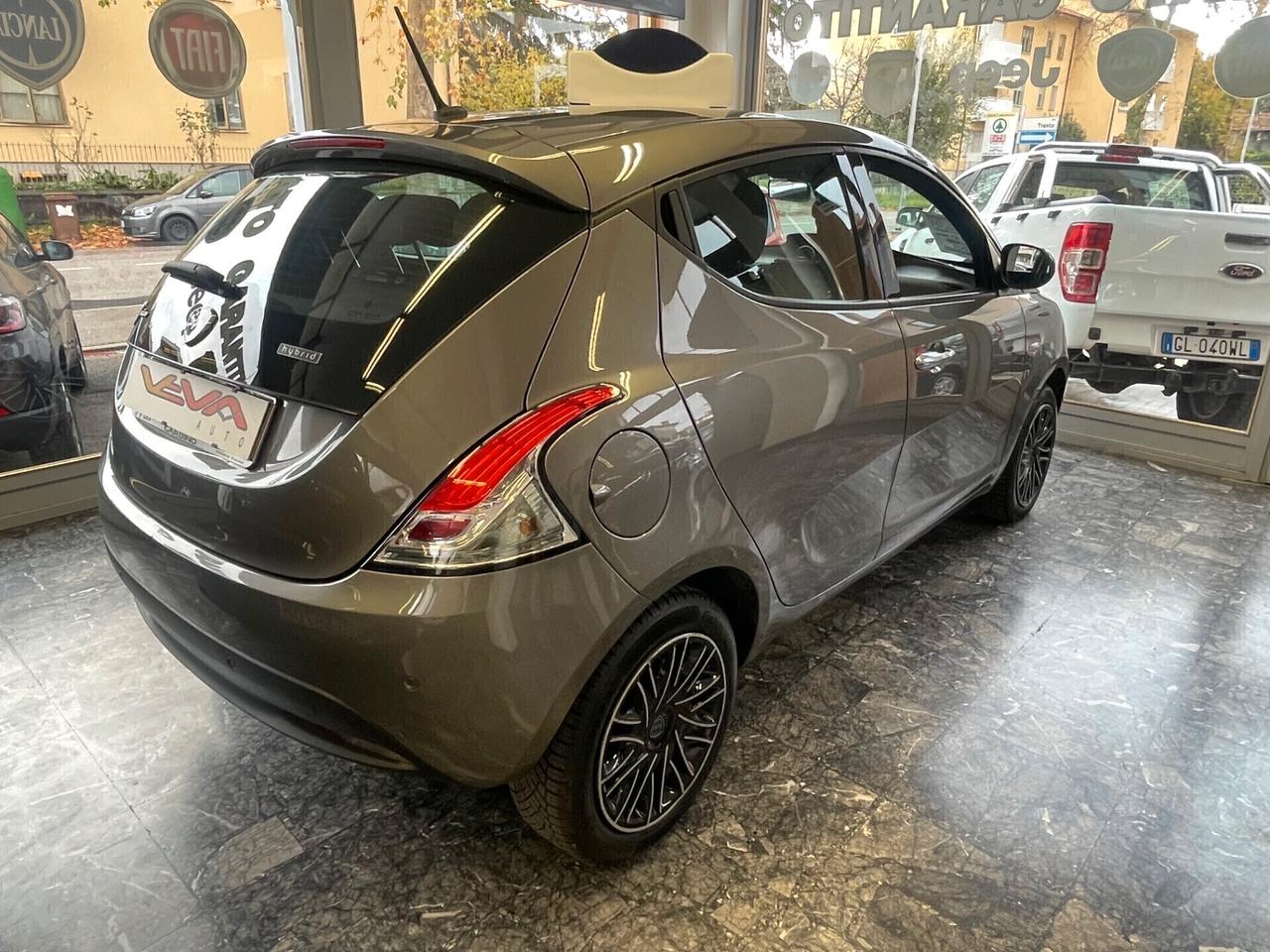 Lancia Ypsilon 1.0 FireFly 5 porte Hybrid Gold