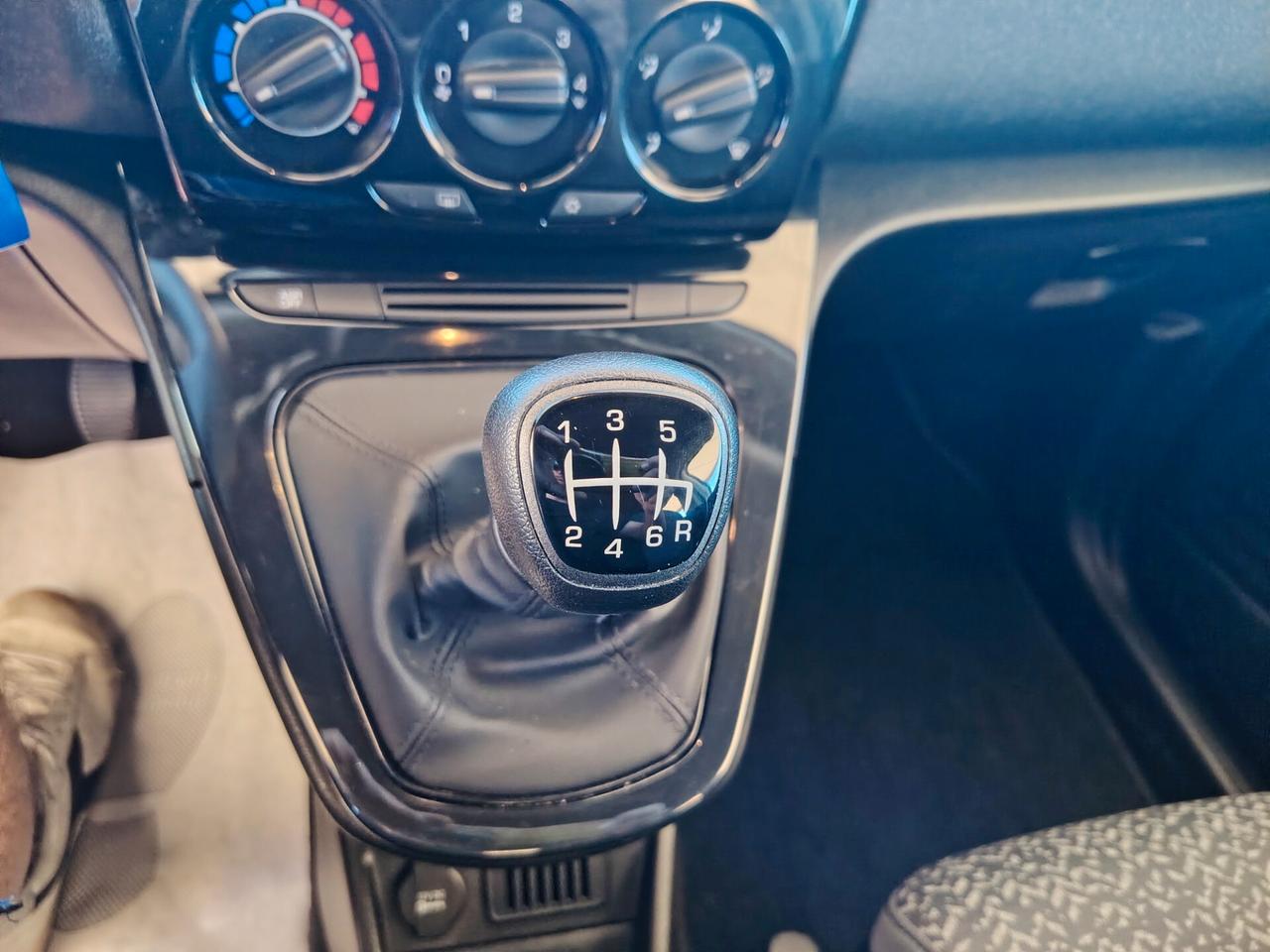 Lancia Ypsilon 1.0 FireFly Hybrid 2023 19.000km