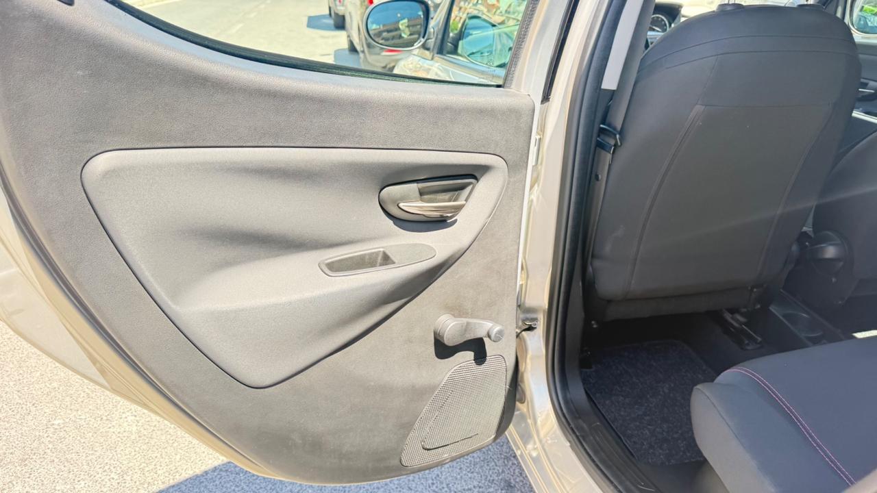 Lancia Ypsilon 1.2 69 CV 5 porte GPL Ecochic S Momodesign led pdc