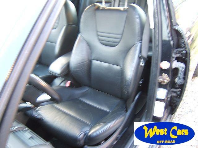 FORD - Mondeo - 3.0i V6 4p. ST220