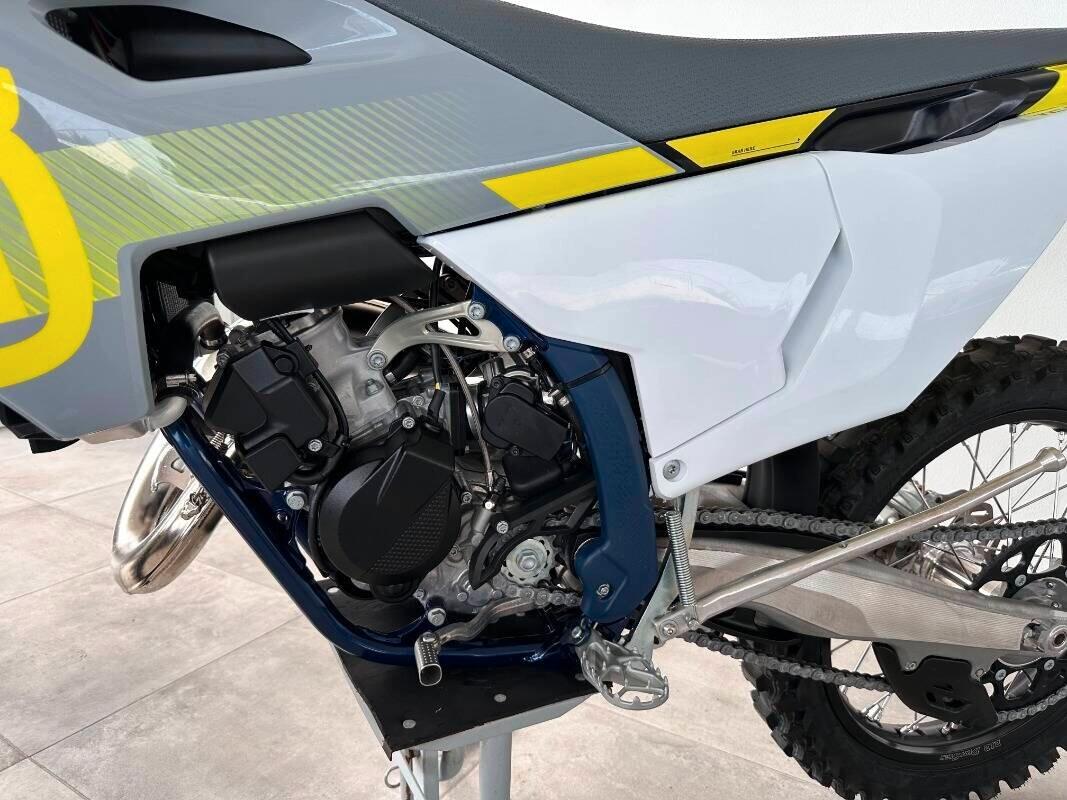 Husqvarna TC 125 2T | modello Cross omologato Enduro 2025
