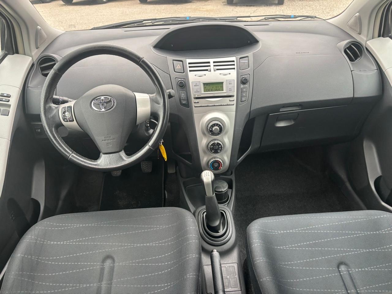 Toyota Yaris 1.0 5 porte
