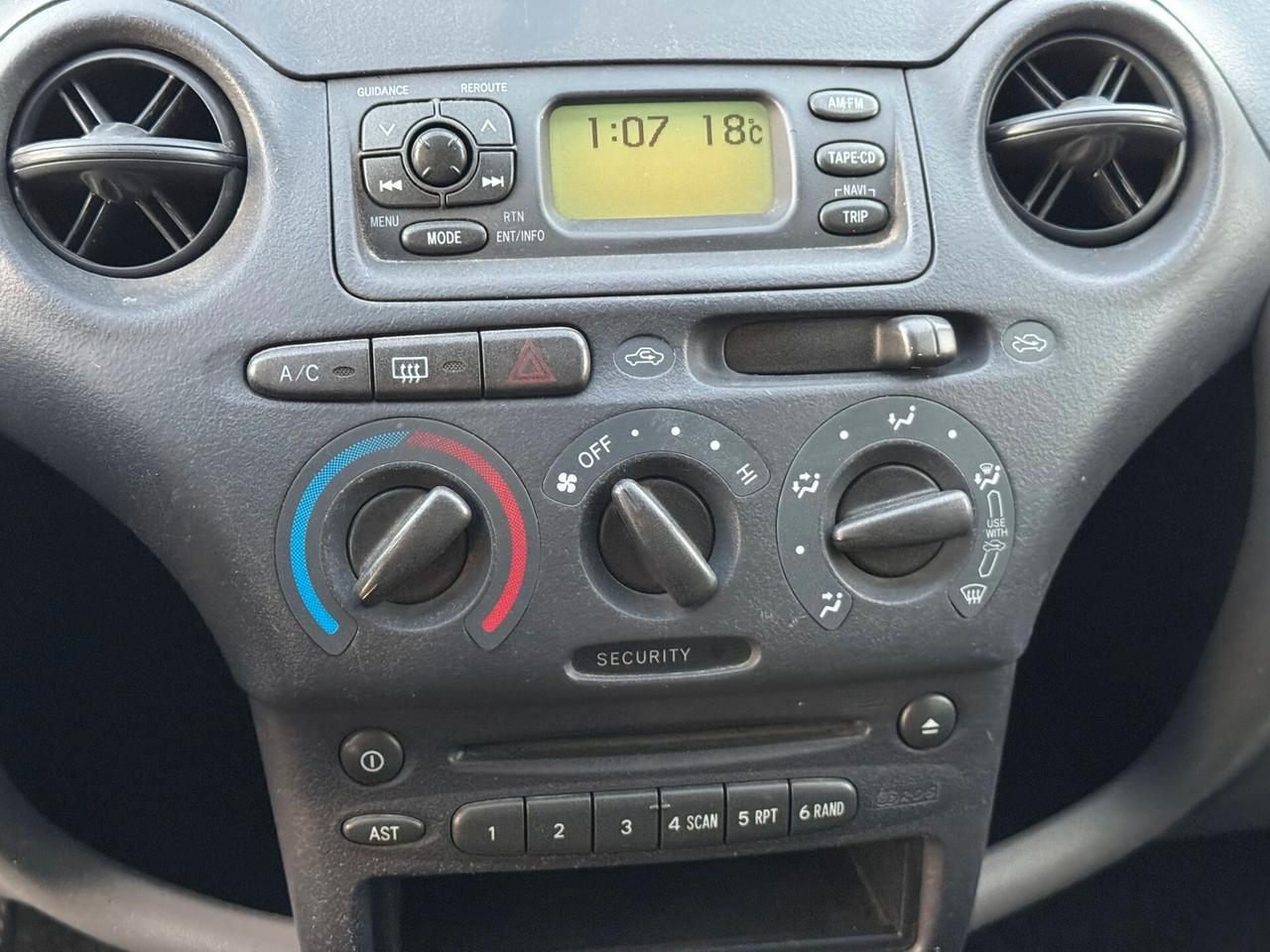 Toyota Yaris 1.0i 16V cat 3 porte Sol