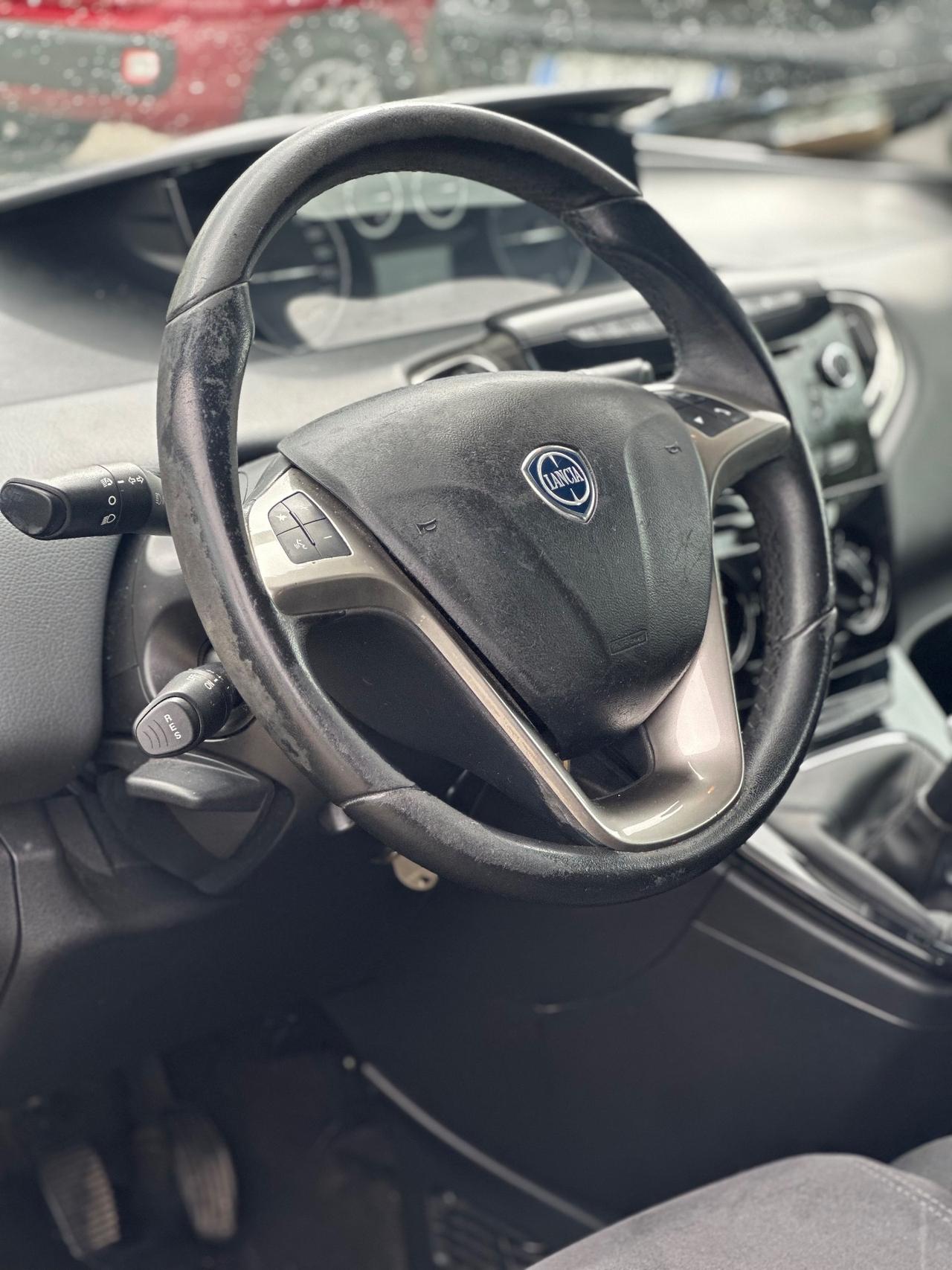 Lancia Ypsilon 1.2 69 CV 5 porte GPL OK NEOPATENTATI