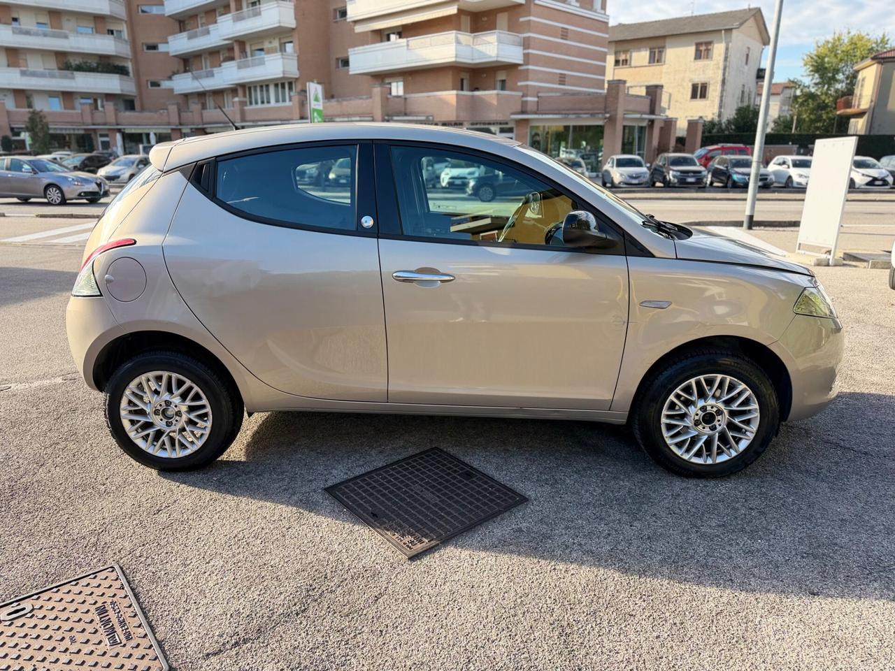 Lancia Ypsilon 900 neopatentati pronto uso garanzia